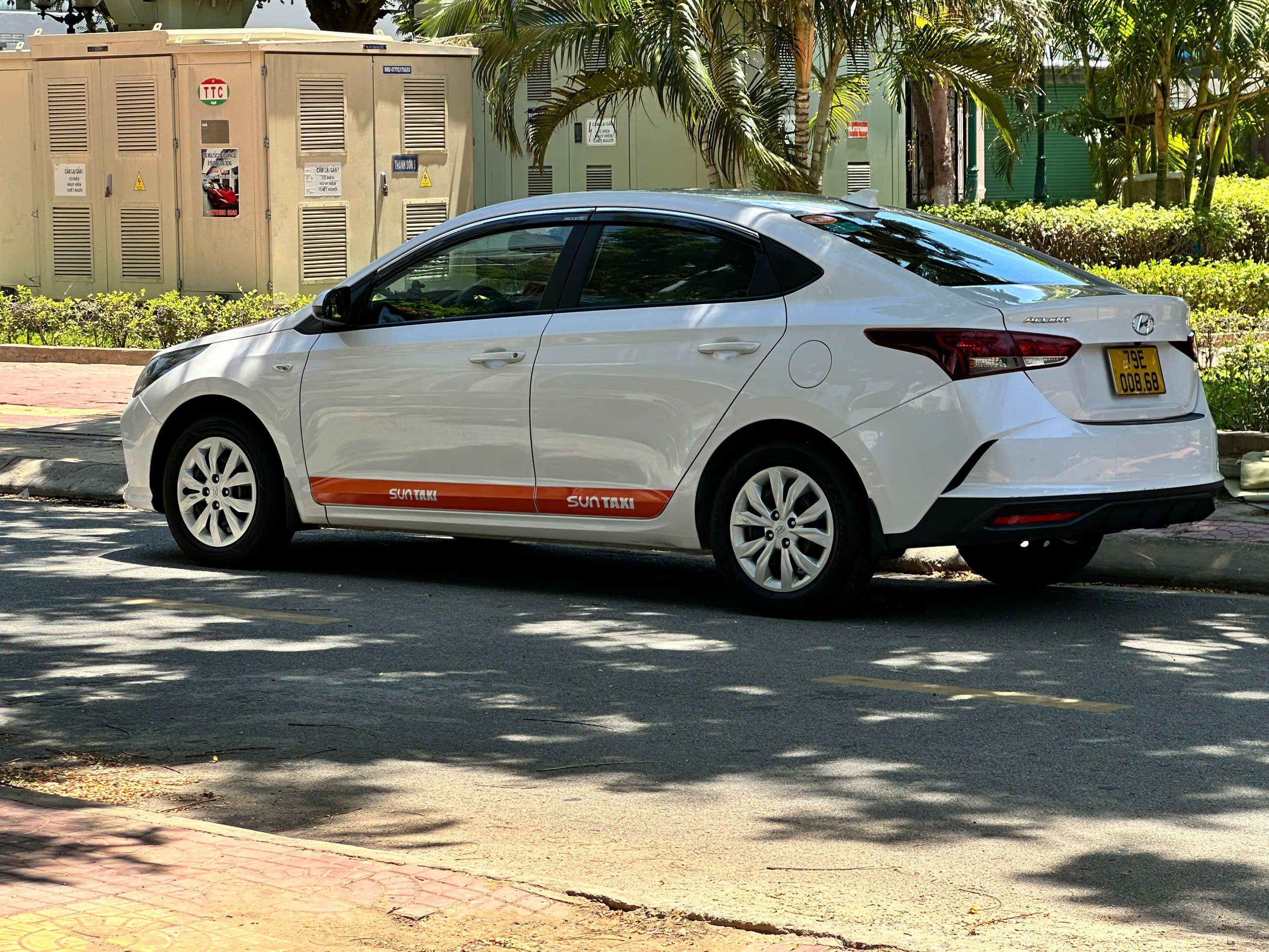 Xe 4 chỗ